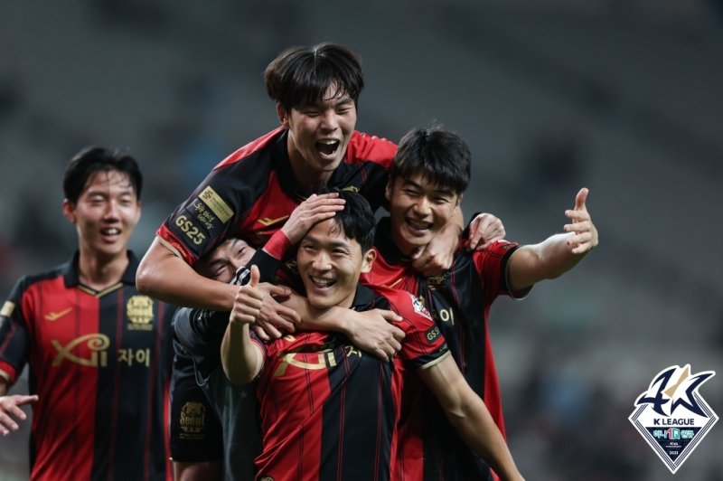 나상호의 골에 기뻐하는 서울 선수들 [한국프로축구연맹 제공. 재판매 및 DB 금지]