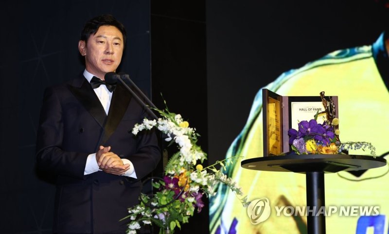 신태용, K리그 명예의 전당 선수 부문 선정 신태용, K리그 명예의 전당 선수 부문 선정 (서울=연합뉴스) 김인철 기자 = 2일 서울 중구 앰배서더 서울 풀만 호텔에서 열린 K리그 명예의 전당 헌액식에서 선수 부문에 선정된 신태용 인도네시아 대표팀 감독이 소감을 말하고 있다. 2023.5.2 yatoya@yna.co.kr (끝)