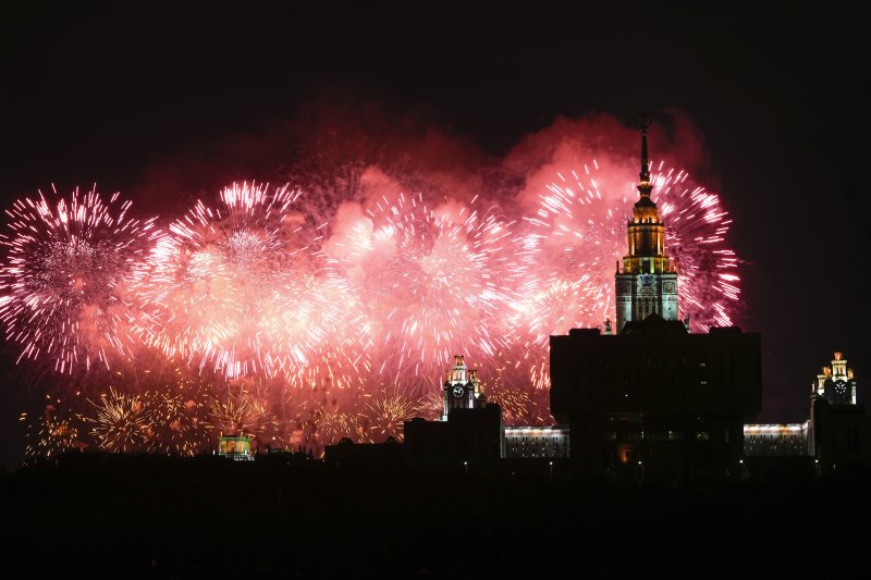 [모스크바=AP/뉴시스] 9일(현지시각) 러시아 모스크바에서 제78주년 전승절 기념 불꽃축제가 열리고 있다. 2023.05.10.