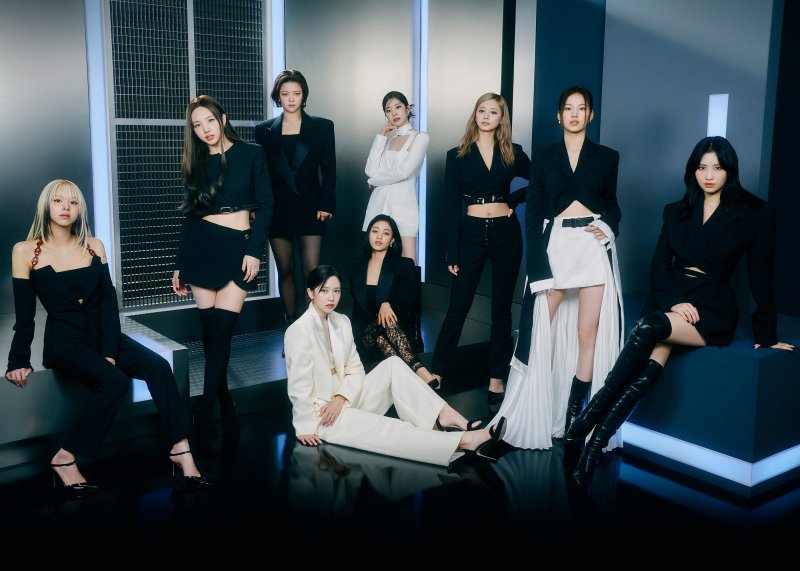 세븐틴, 빌보드 '아티스트100' 첫 1위…투바투 앨범차트 14주 차트인