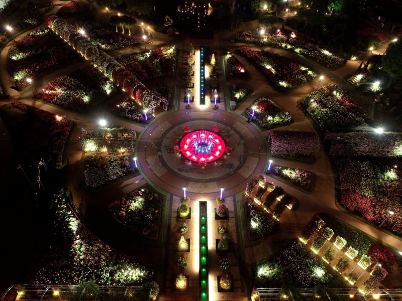 전남 곡성군이 오는 20일 제13회 곡성세계장미축제 개최와 함께 섬진강기차마을을 상시 야간 개장한다. 사진=곡성군 제공