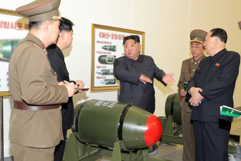 (평양 노동신문=뉴스1) = 김정은 북한 노동당 총비서가 지난 3월27일 핵무기 병기화 사업을 지도했다. [국내에서만 사용가능. 재배포 금지. DB 금지. For Use Only in the Republic of Korea. Redistribution Prohibited] rodongphoto@news1.kr