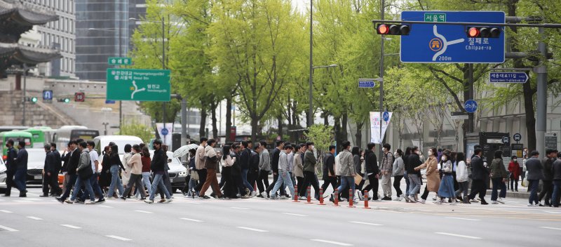 "대학동기 초봉 듣고 놀랐다"..죽어라 서울로 몰리는 이유