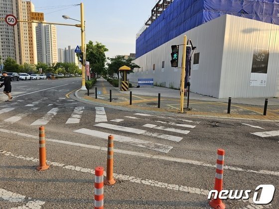 10일 낮 12시 30분께 수원시 권선구에서 발생한 우회전 사고 현장./뉴스1 DB