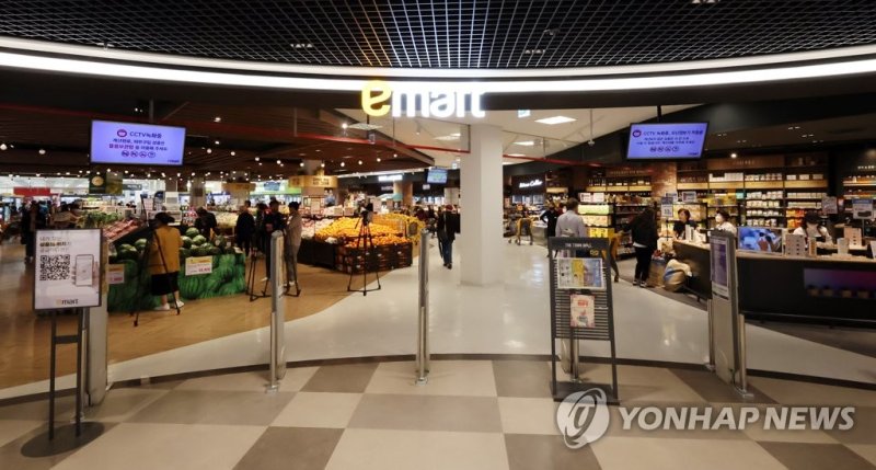 새로 단장한 인천 연수점 이마트 새로 단장한 인천 연수점 이마트 (인천=연합뉴스) 윤태현 기자 = 3일 오후 새로 단장된 인천시 연수구 이마트 연수점 출입문이 활짝 열려 있다. 2023.5.3 tomatoyoon@yna.co.kr (끝)