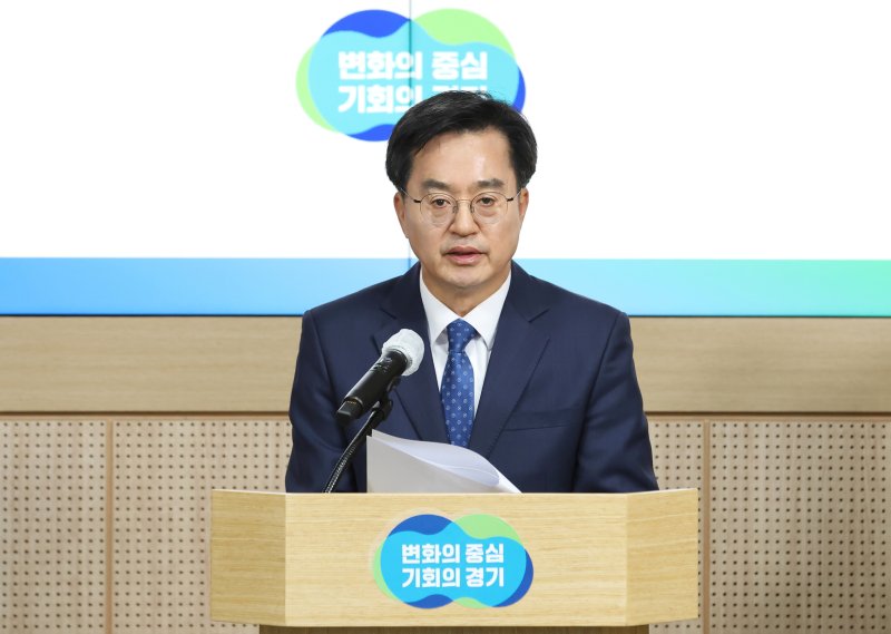 김동연 도지사가 11일 오후 경기도청 브리핑룸에서 전세피해 관련 정책에 대한 기자회견을 하고 있다. 사진 경기도 제공