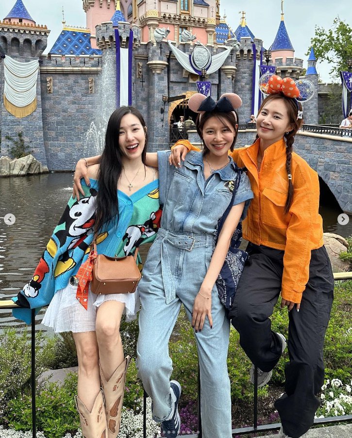 소녀시대 유리·수영·티파니, 손잡고 美디즈니랜드 나들이…'장꾸미 폭발' [N샷]