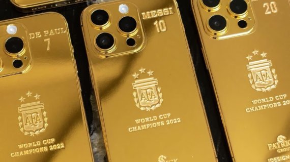 메시가 아르헨티나 대표팀 선수단에 선물한 것으로 알려진 24K 금으로 도금한 아이폰14프로