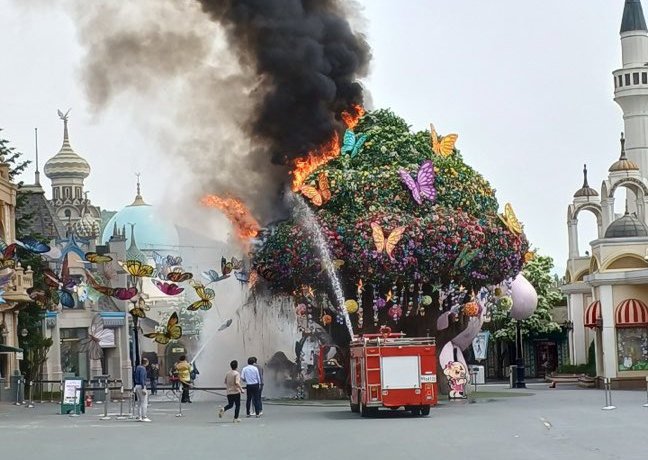 에버랜드 내 매직트리서 원인 불명 화재 '인명피해 없어'