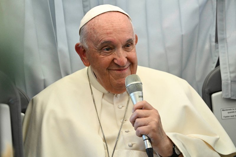 “우리 아기 축복해주세요” 반려견 데려온 여성 질책한 교황...왜?