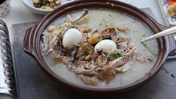 '순천식 닭코스요리'의 마무리로 나오는 '녹두닭죽'