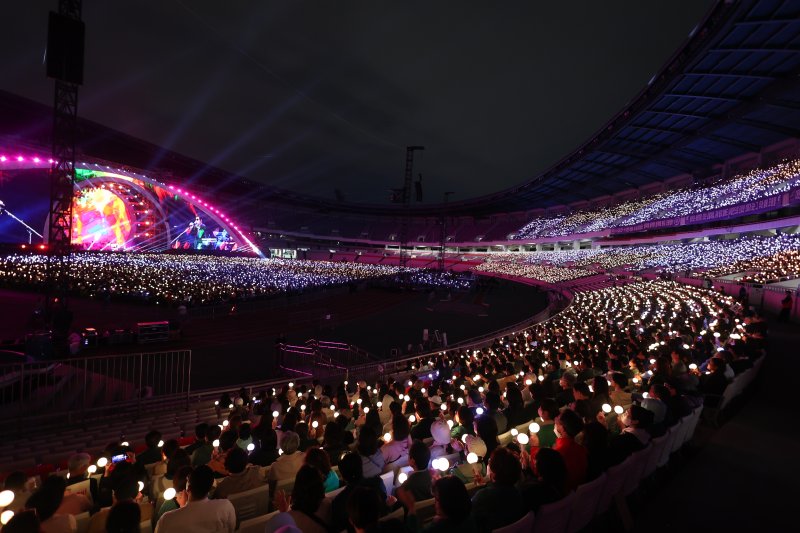 2023 조용필 콘서트 메운 관객들 (서울=연합뉴스) 13일 오후 서울 잠실종합운동장 올림픽주경기장에서 열린 '2023 조용필&위대한 탄생 콘서트'에서 관객들이 공연을 관람하고 있다.<div id='ad_body3' class='mbad_bottom' ></div> 2023.5.14 [인사이트엔터테인먼트 제공. 재판매 및 DB 금지] photo@yna.co.kr (끝)