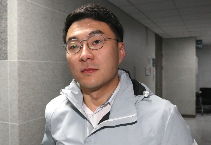 거액의 가상자산 거래 의혹 논란에 자진탈당을 선언한 김남국 더불어민주당 의원이 14일 오전 서울 여의도 국회 의원회관 의원실로 출근하고 있다. 사진=뉴스1