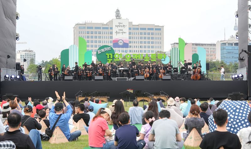 13일 오후 4시 대통령실 앞 용산어린이정원에서 오산, 통영 지역 '꿈의 오케스트라' 공연이 열렸다.