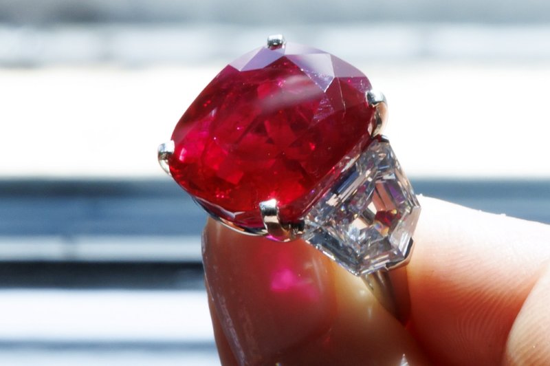 루비와 다이아몬드가 세팅된 카르티에 반지 (EPA=연합뉴스)