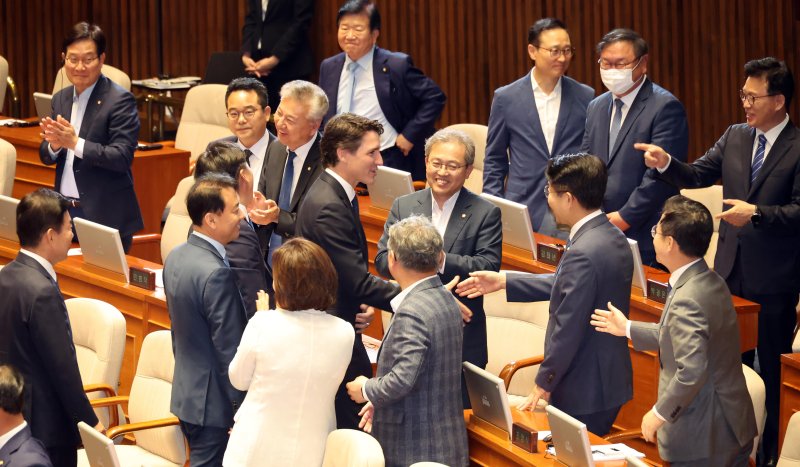 트뤼도 캐나다 총리 "원자력·기후변화 정책 협력 가능"