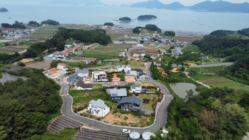 경남 남해군 문항전원마을 전경. 2023.05.17.(사진=남해군 제공) photo@newsis.com /사진=뉴시스