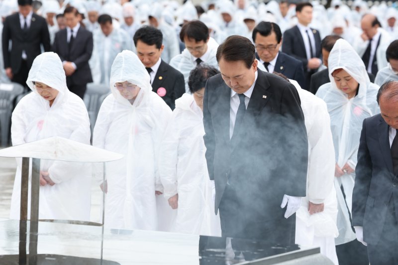 尹 "오월정신, 자유민주주의 헌법 그 자체..반드시 계승"