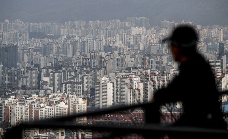 서울 남산공원에서 바라본 서울 도심 아파트 모습(기사 본문 내용과는 무관). 뉴시스 제공.