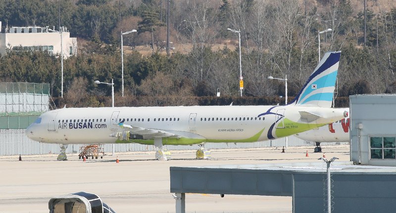 사진은 2일 인천국제공항에 에어부산 항공기 모습. 2022.3.2/뉴스1 ⓒ News1 임세영 기자