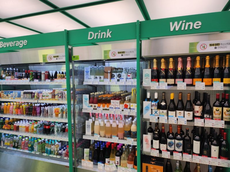 서울 강남 일대 올리브영 내부 모습. 주류 카테고리가 특화되어 있다.ⓒ News1 이상학 기자