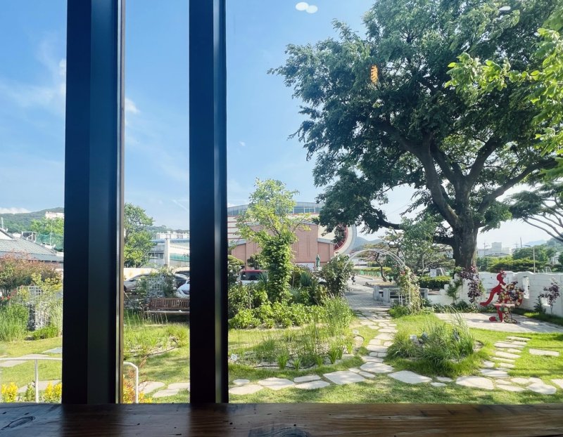 서학예술마을도서관 정원 (전주=연합뉴스) 김진방 기자