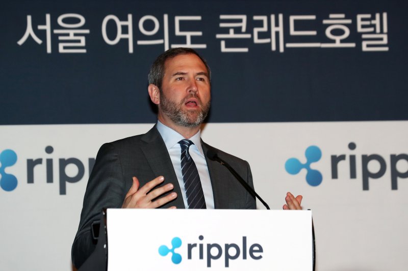 브래드 갈링하우스(Brad Garlinghouse) 암호화폐 ‘리플’ 최고경영자(CEO)가 14일 오후 서울 영등포구 여의도 콘래드호텔에서 열린 기자간담회에서 인사말을 하고 있다. 이번 간담회에서 갈링하우스 CEO는 리플의 사업전략과 금융권 기술혁신 분야의 성과에 대해 설명했다. 2018.3.14/뉴스1 ⓒ News1 황기선 기자