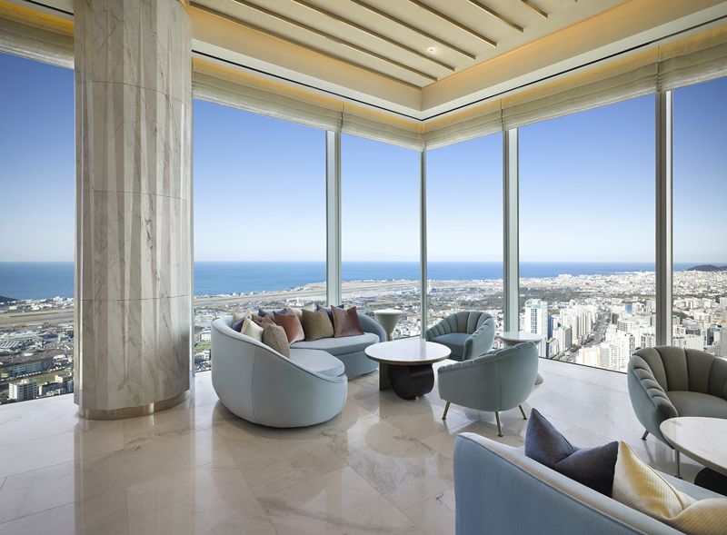 제주 드림타워 복합리조트 그랜드 하얏트 제주 라운지 38 내부 모습. 롯데관광개발 제공