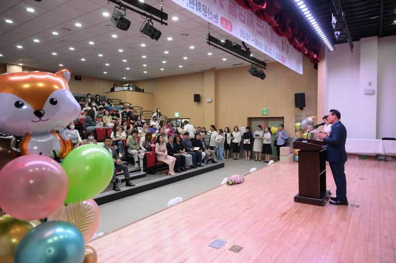 지난 20일 논산문화원에서 열린 ‘함께 사는 세상을 위한 가족축제’에서 백성현 시장이 축사하고 있다. (논산시 제공) / 뉴스1