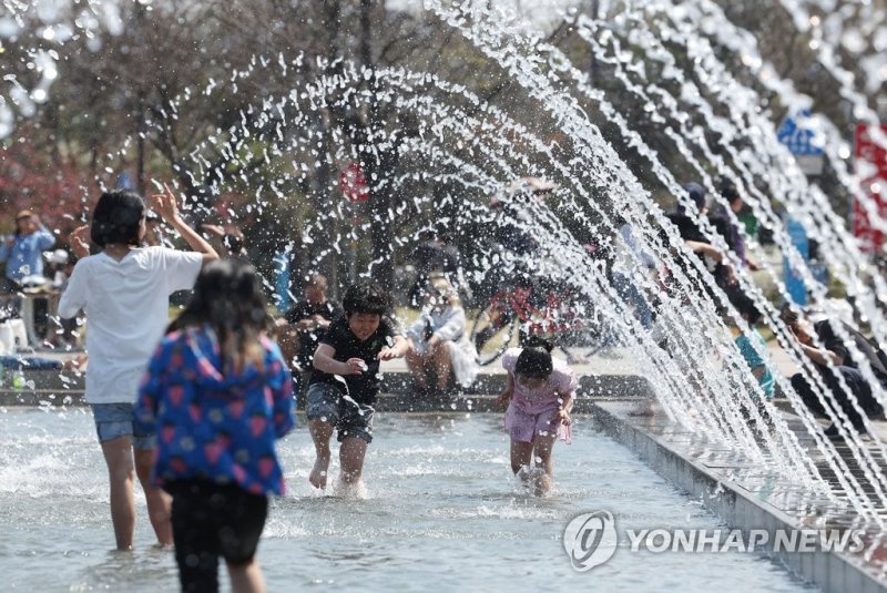 낮 기온 올라 더운 수요일…최고 28도 - 파이낸셜뉴스
