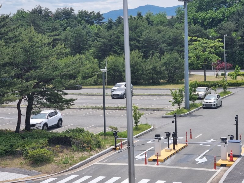 플라이강원이 국제선에 이어 국내선 운항을 중단한 지 닷새째인 24일 양양국제공항 주차장이 휑한 모습을 보이고 있다. 2023.5.24/뉴스1 윤왕근 기자