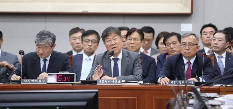 與 "가짜뉴스로 국민 불안" vs 野 "日 오염수 방류에 왜 한국정부 앞장서나"