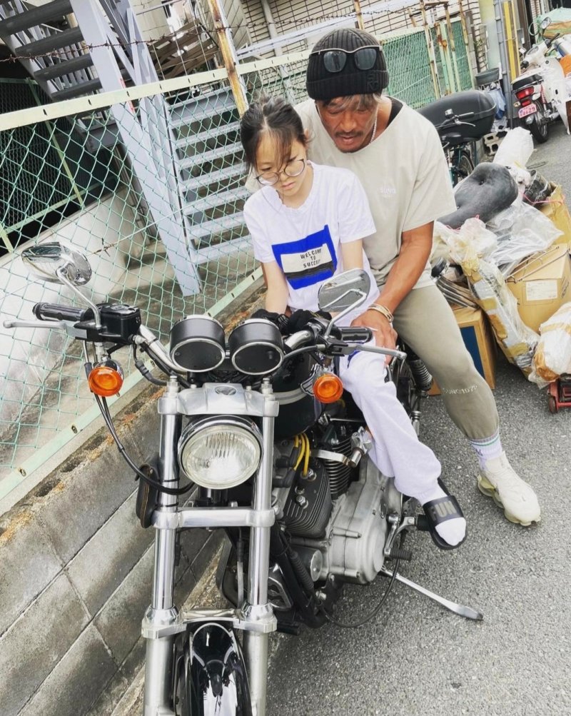 [서울=뉴시스] 종합격투기 선수 추성훈이 딸과 함께 하늘로 떠난 아버지를 회상했다. (사진=추성훈 인스타그램 캡처) 2023.05.25. photo@newsis.com *재판매 및 DB 금지