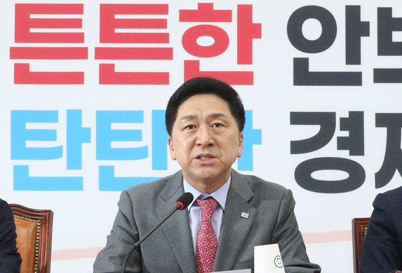 선관위 사무총장·사무차장, 자녀 특혜채용 의혹에 사퇴