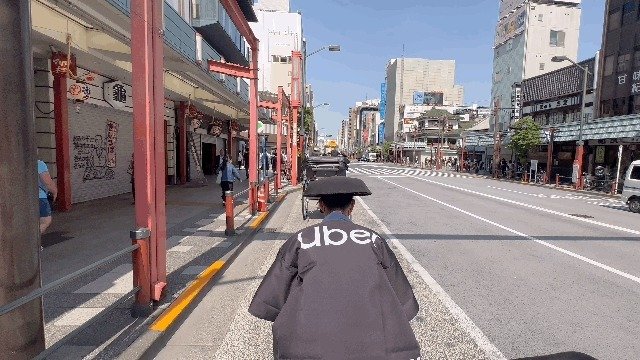 캇파바시도리를 달리는 인력거꾼. 실제 속도다. ⓒ News1