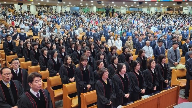 여의도순복음교회 여성 목사 47명 안수..남성 중심 교단 '타파'