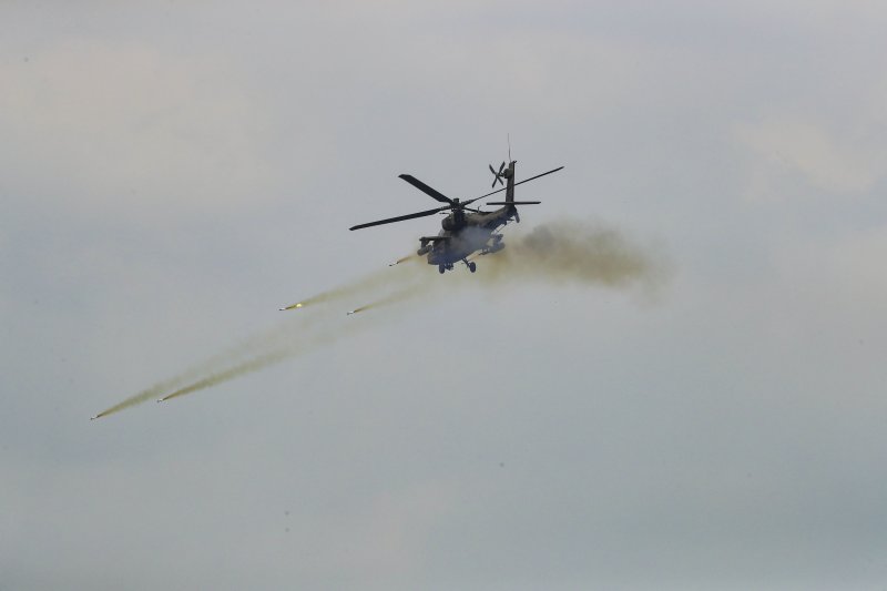 국방부가 지난 5월 25일 경기도 포천 승진과학화훈련장에서 건군 75주년 및 한미동맹 70주년을 맞이해 '압도적 힘에 의한 평화 구현'을 위한 '2023 연합ㆍ합동 화력격멸훈련'의 첫 번째 훈련을 실시하고 있다. 사진은 AH-64E 아파치 헬기에서 적 장갑차를 파괴하기 위해 미사일을 발사하는 모습. 사진=국방일보 제공