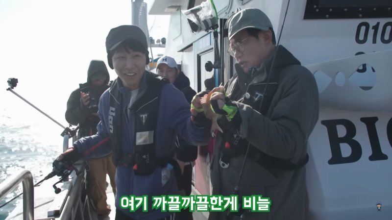 [서울=뉴시스]원샷한솔은 지난 2월 '"이러다가는 저 기절하겠어요.." 거침없는 경규옹과의 첫 바다 여행' 영상을 게재했다. (사진=원샷한솔 유튜브 영상 캡처) 2023.05.24. photo@newsis.com *재판매 및 DB 금지