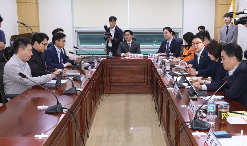 與, 업비트 정조준 "숨기는 것 있냐..이석우 대표 불러 진상조사"