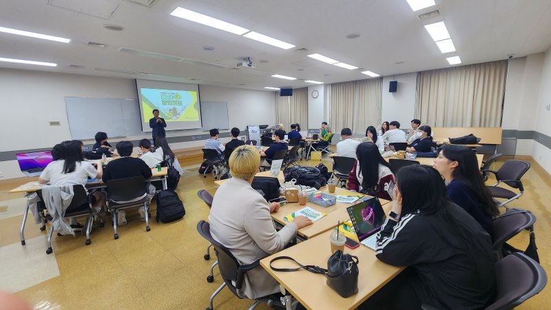 지난 25일 충남 아산 캠코인재개발원에서 ‘2023학년도 Boot-Up 창업캠프’가 열린 가운데 대전대학교 학생들이 특강을 듣고 있다.(대전대 제공)/뉴스1