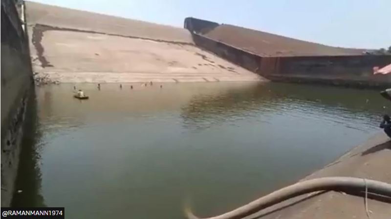[서울=뉴시스]인도 차티스가르주 케르카타댐의 모습. 셀카를 찍다 저수지에 휴대전화를 빠트린 한 인도 관리가 전화기를 찾겠다며 저수지 물을 빼라고 지시했다가 정직됐다고 BBC가 26일(현지시간) 보도했다. <사진출처 : BBC> 2023.05.27.