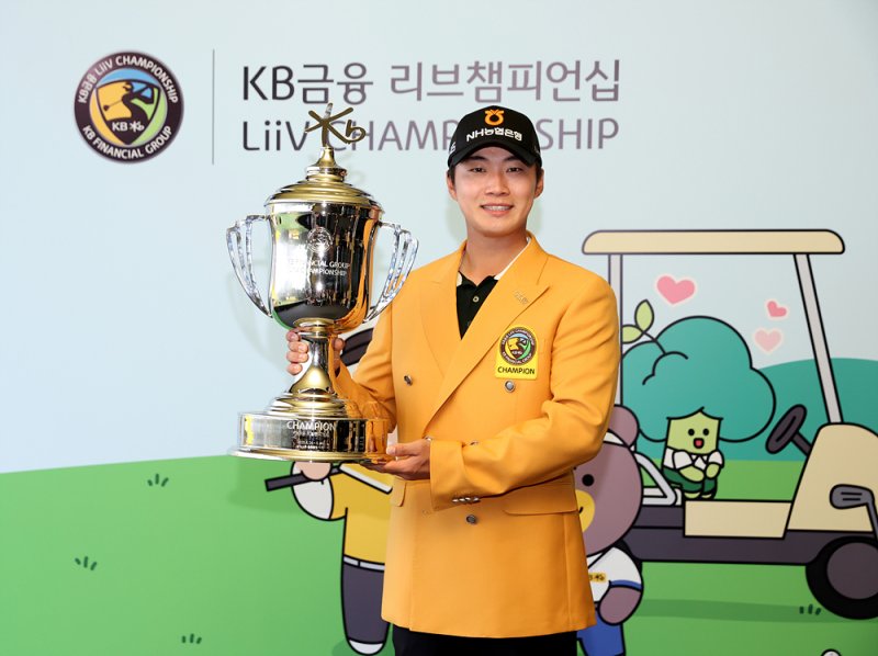 단 한 번의 ‘이글’이 인생을 바꿨다…김동민, 데뷔 4년 만에 KB금융 챔피언십 첫 우승