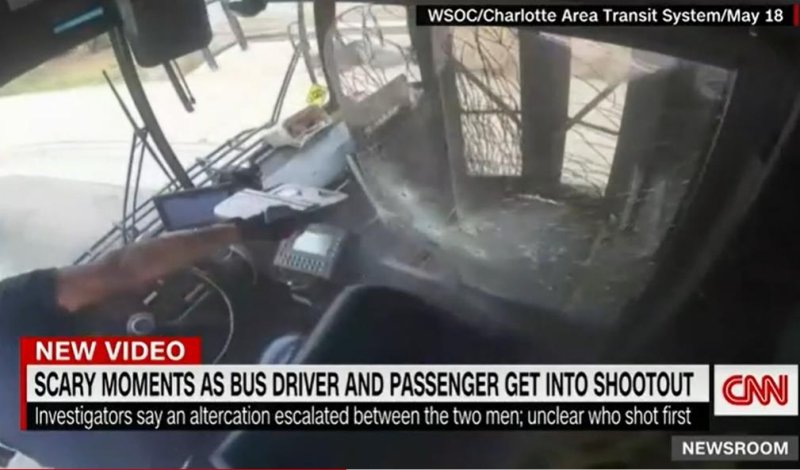 달리는 버스 안에서 총격전 / CNN 뉴스 화면 캡처