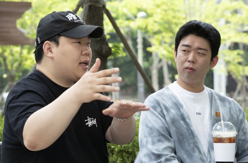 '뇌절의 시대'를 그리다…화제의 개그 듀오 '킥서비스'[인터뷰]