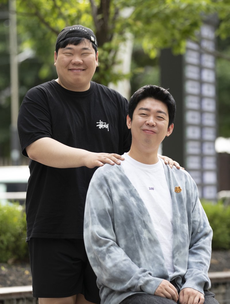 '뇌절의 시대'를 그리다…화제의 개그 듀오 '킥서비스'[인터뷰]