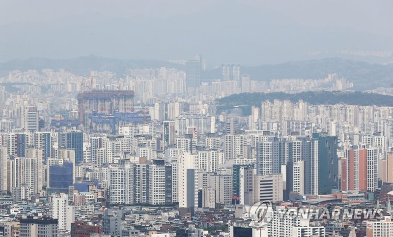 한국부동산원이 지난 1일 발표한 주간 아파트 매매가격 변동률에 따르면 서울 지역은 전주 0.03% 상승한 데서 이번주에는 0.04%로 상승폭을 소폭 확대했다. 연합뉴스
