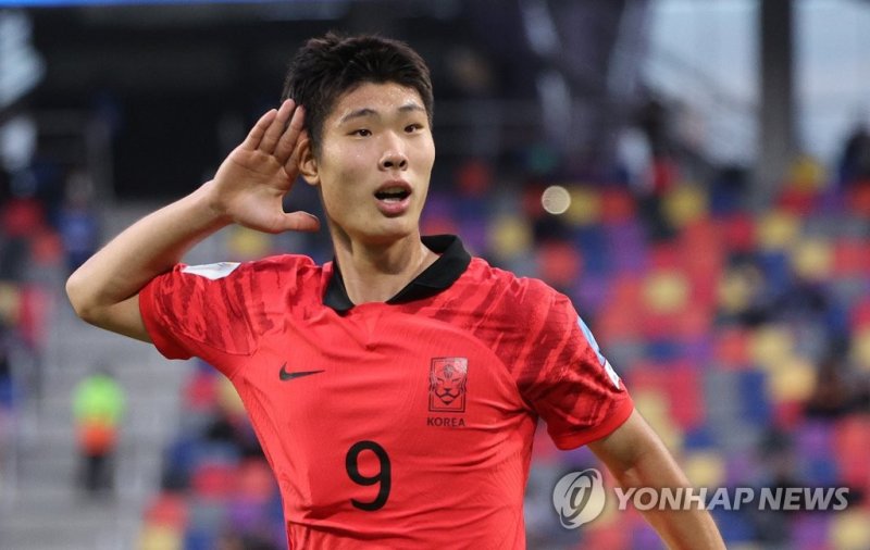 이영준 '봤어?' 이영준 '봤어?' (산티아고 델 에스테로=연합뉴스) 임화영 기자 = 1일(현지시간) 오후 아르헨티나 산티아고 델 에스테로 스타디움에서 열린 2023 국제축구연맹(FIFA) 20세 이하(U-20) 월드컵 16강전 한국과 에콰도르의 전반전 경기에서 이영준이 선취골을 넣은 뒤 기뻐하고 있다. 2023.6.2 hwayoung7@yna.co.kr (끝)