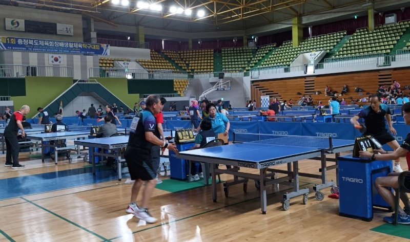 6월 충북에서 다양하 생활체육대회가 열린다. 사진은 2일 충주체육관에서 열린 1회 충북도체육회장배 생활체육탁구대회.(충북체육회 제공).2023.6.4/뉴스1