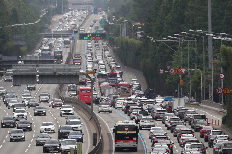 나들이객 증가로 고속도로 다소 혼잡.. 이 시간은 피하세요