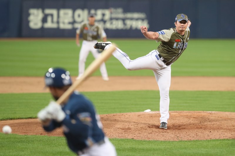 6일 오후 대구 삼성라이온즈파크에서 열린 프로야구 '신한은행 SOL 2023 KBO리그' NC 다이노스와 삼성 라이온즈의 경기, 9회 마운드에 오른 오승환이 역투하고 있다. 2023.6.6/뉴스1 ⓒ News1 공정식 기자